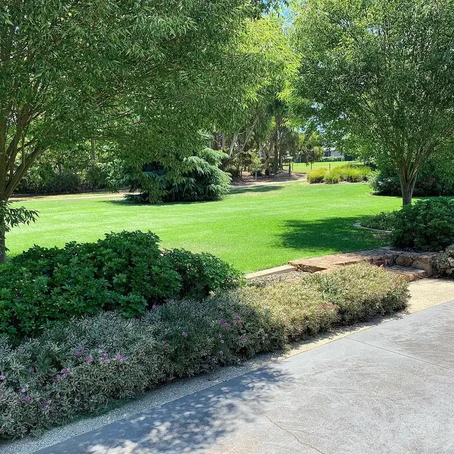Large acreage lawn and driveway verges mown and tidied by Blue Hills